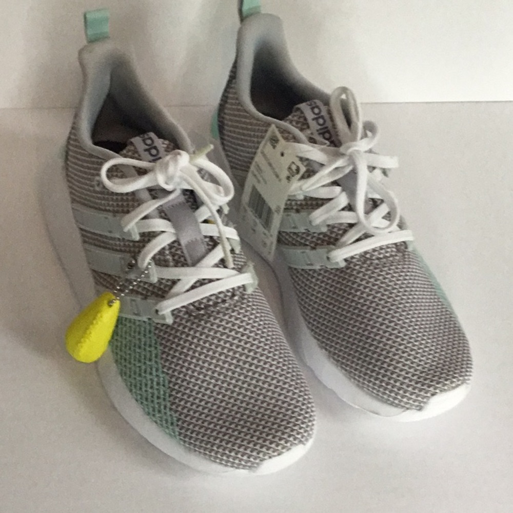 Adidas Questar Flow K NWT